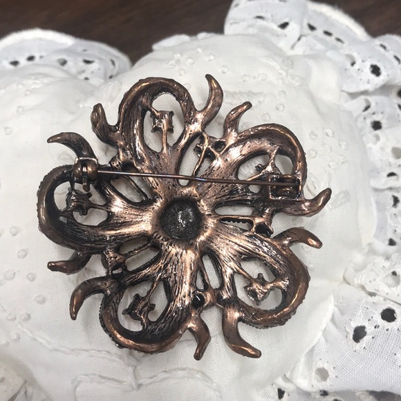 Beautiful Rose and Light Pink Brooch - Picture 2 of 8